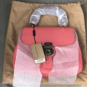 Burberry DK88 Medium Blossom Pink